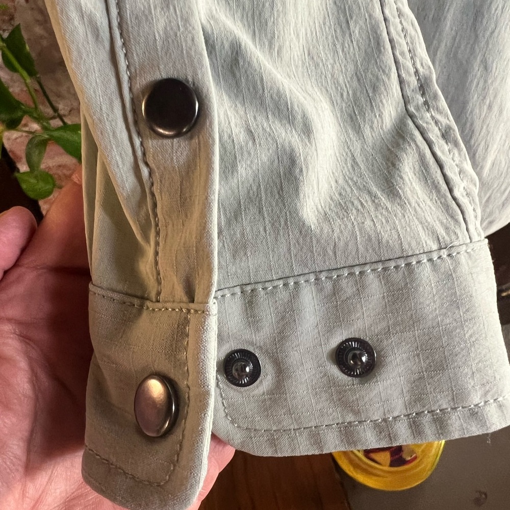 Duluth Trading Co Light Gray Nylon Shirt - Picture 5 of 7
